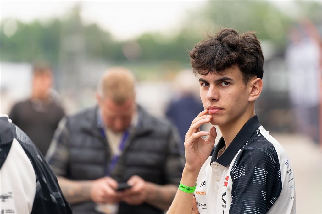 Victor kan vinde juniormesterskabet på Mantorp Park.
(Foto: Lucas Højrup)